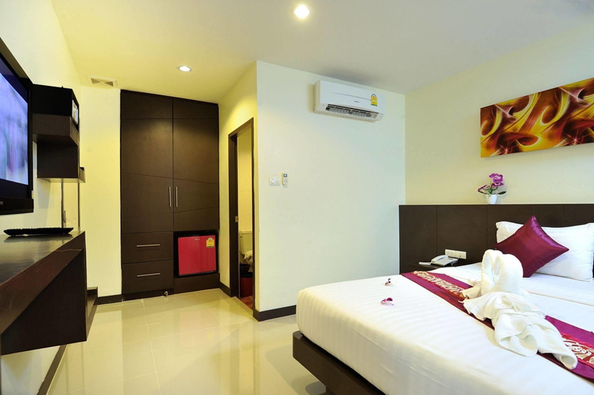 Pimrada Hotel Patong Eksteriør bilde